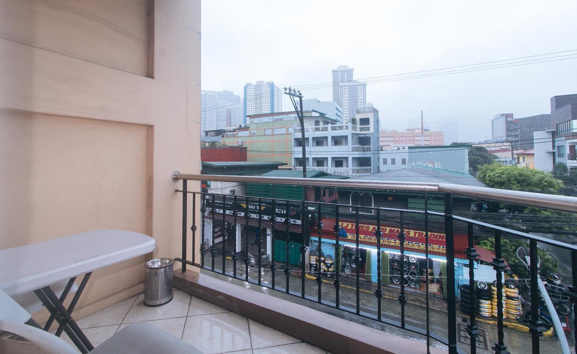 Hotel Urbanview At Evangelista Street Makati Pasay Exterior foto