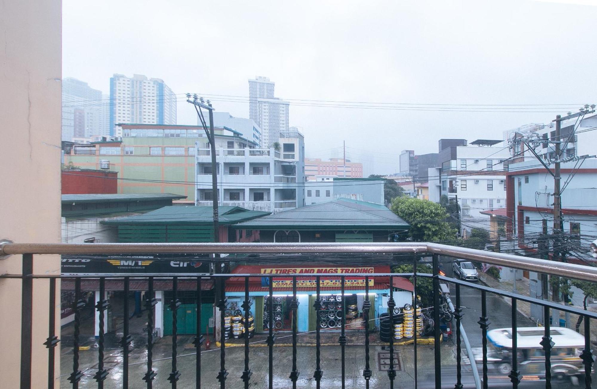 Hotel Urbanview At Evangelista Street Makati Pasay Exterior foto